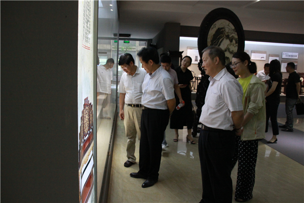 宁波市公共关系协会常务副会长兼秘书长王伟民等 莅临汇才红木学习考察